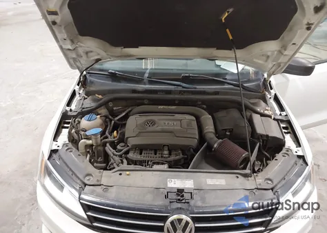 2015 Volkswagen Jetta 1.8T Se z USA, uszkodzony, nr VIN 3VWD17AJ3FM296049